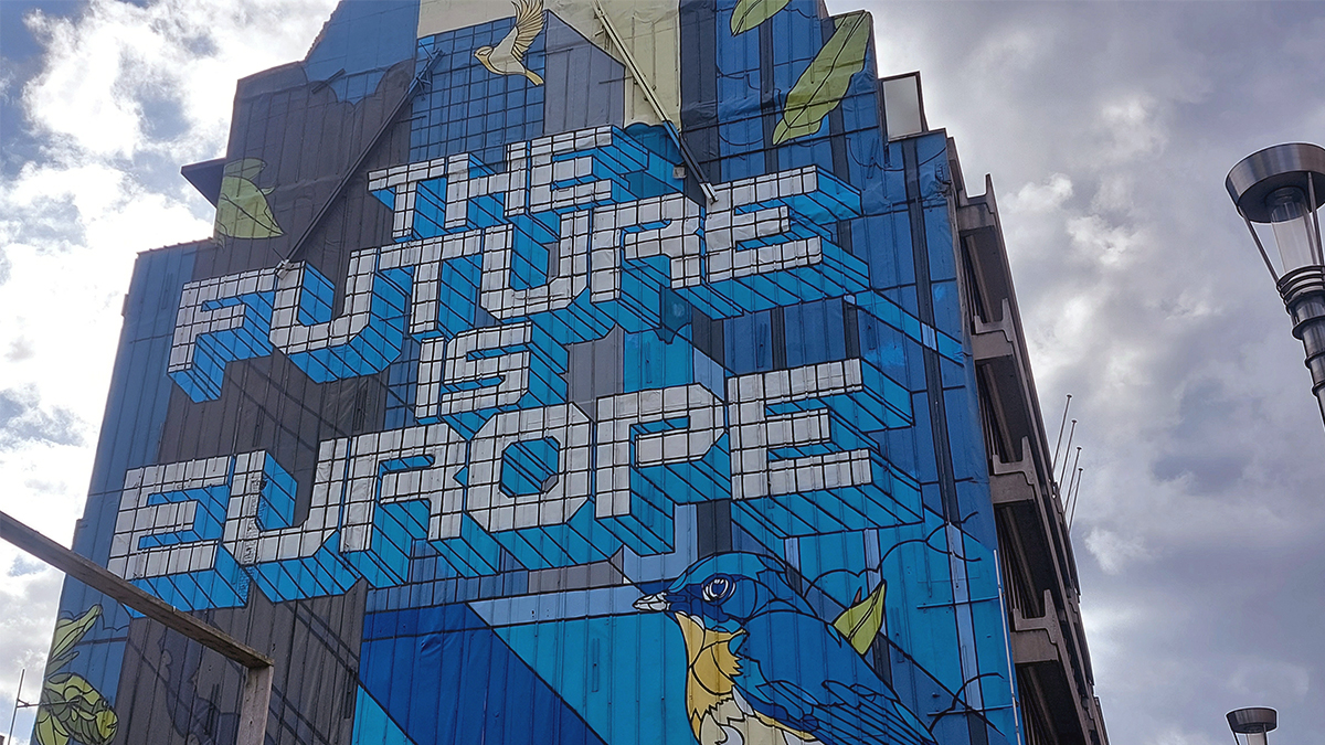 Eine Hauswand mit einem Graffiti: The Future is Europe