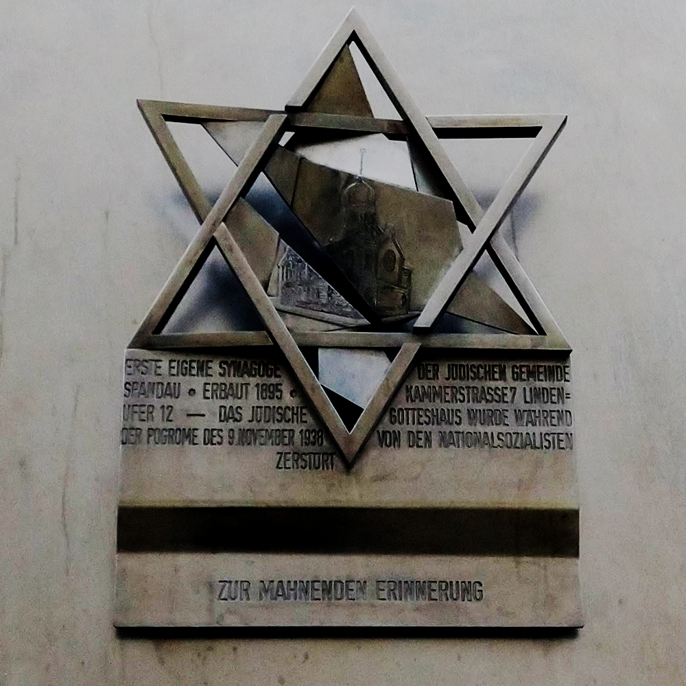 Gedenktafel mit Davidstern und zerbrochenem Motiv der Synagoge "Zur mahnenden Erinnerung"
