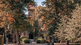Die Friedhofskapelle, In den Kisseln