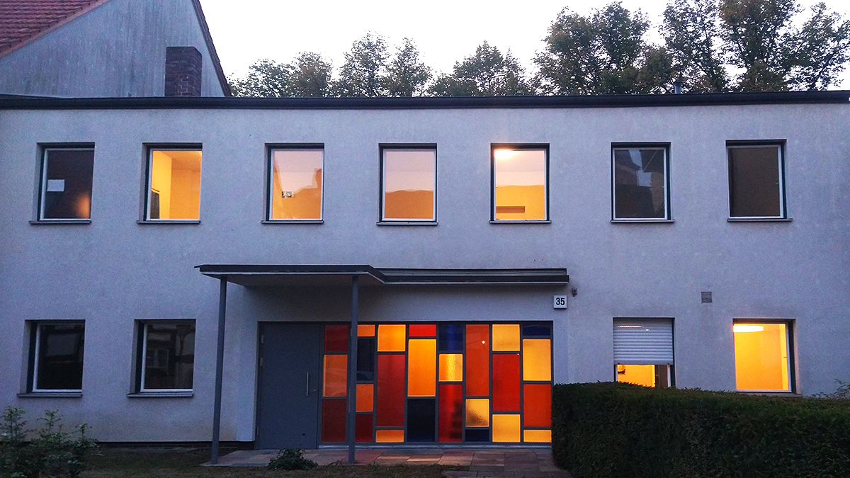 Supturgebäude: Eingang zum Kirchenkreisbüro