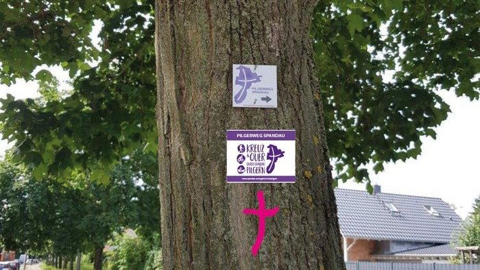Markierungen am Spandauer Pilgerweg