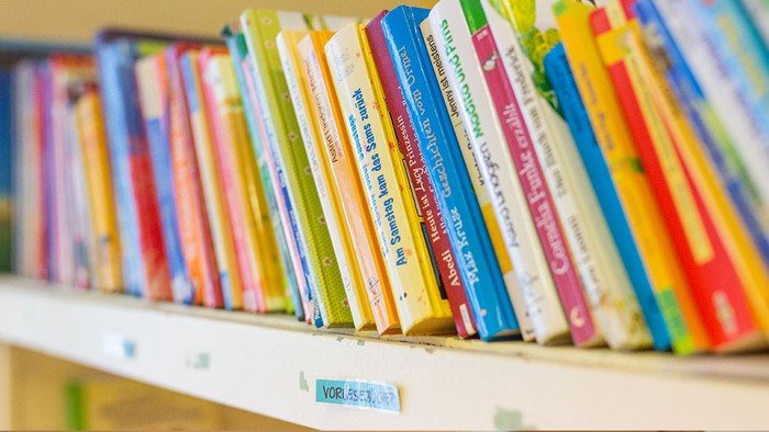 Bücherregal in der Kita Haselhorster Damm